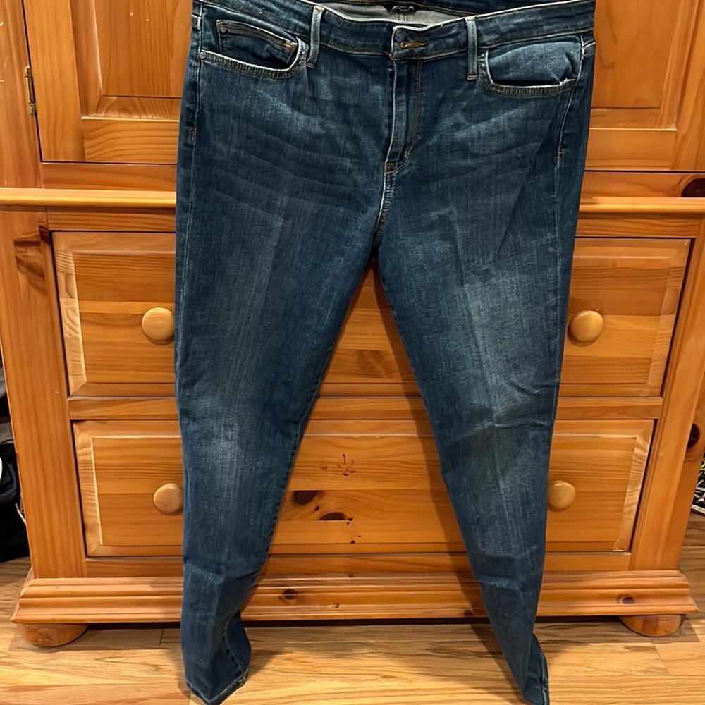 Blue mid rise skinny ankle jeans there fairly new